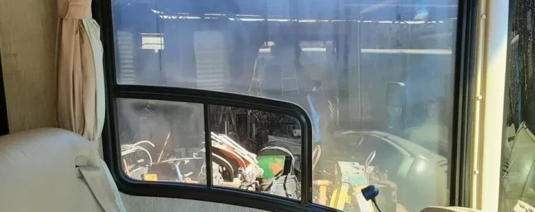 Mobile RV windshield replacement