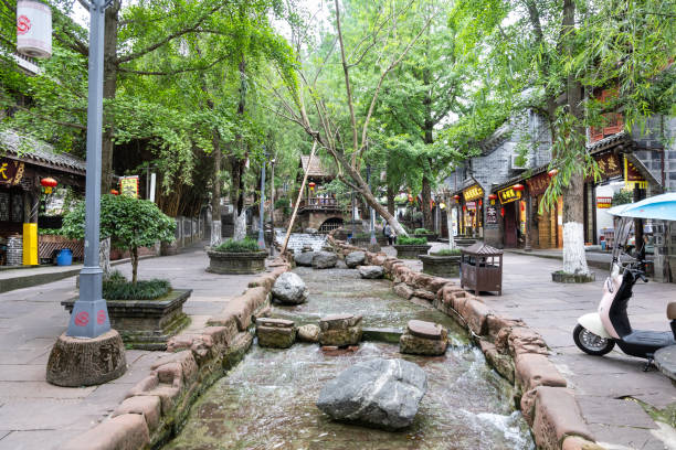 Best Ways to Discover Hidden Gems in Popular Tourist Cities